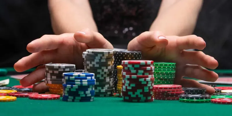 All In Trong Poker Là Gì? Chinh Phục Cuộc Chơi Hiệu Quả 2 Chiến thuật All in trong poker là gì trong các lượt chơi